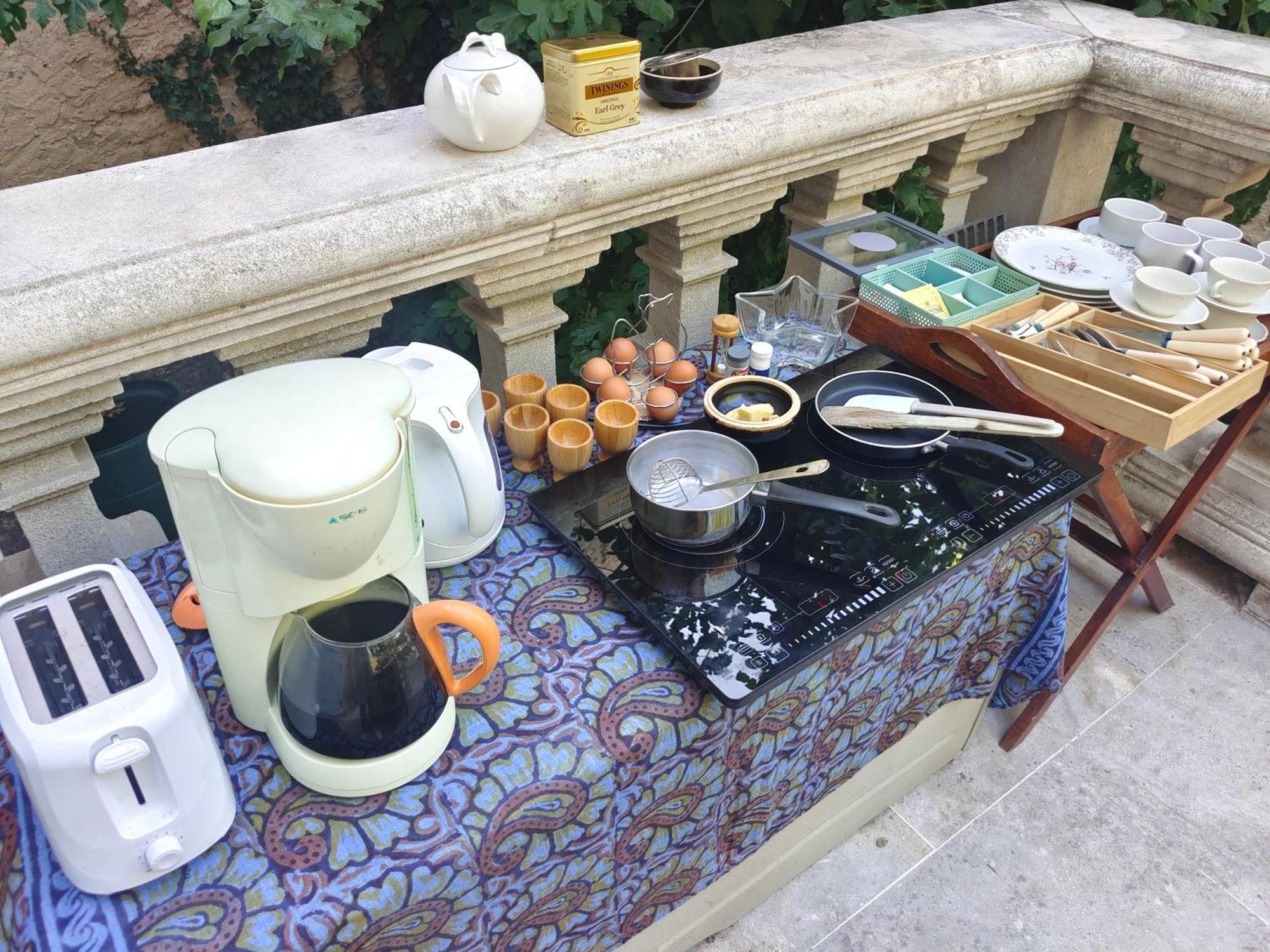 Rue Du Chateau A Cabrieres D'Avignon Acomodação com café da manhã Exterior foto